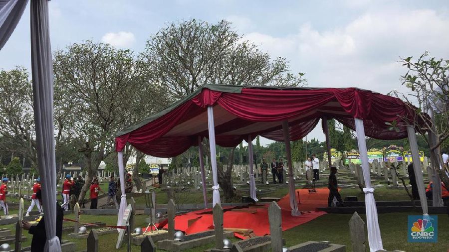 Suasana di Taman Makam Pahlawan Kalibata, Jakarta Selatan, jelang pemakaman mendiang Ani Yudhoyono, Minggu (2/6/2019).