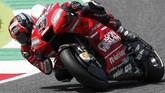 Grid terdepan dilengkapi pebalap Ducati Danilo Petrucci yang akan start dari posisi ketiga setelah terpaut 0,362 detik dari Marc Marquez. (AP Photo/Antonio Calanni)