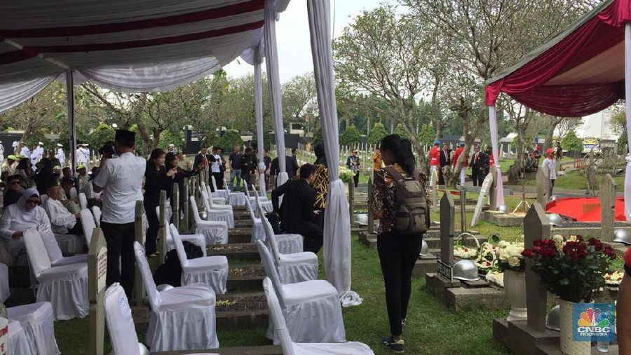 Suasana di Taman Makam Pahlawan Kalibata, Jakarta Selatan, jelang pemakaman mendiang Ani Yudhoyono, Minggu (2/6/2019).