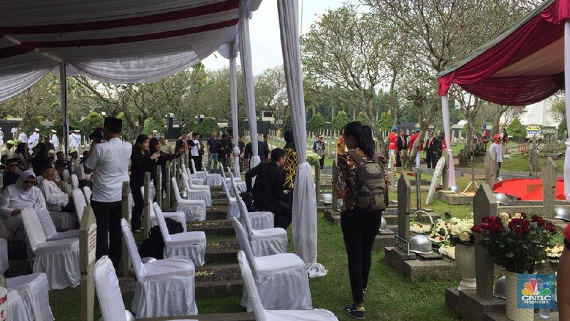 Suasana di Taman Makam Pahlawan Kalibata, Jakarta Selatan, jelang pemakaman mendiang Ani Yudhoyono, Minggu (2/6/2019).