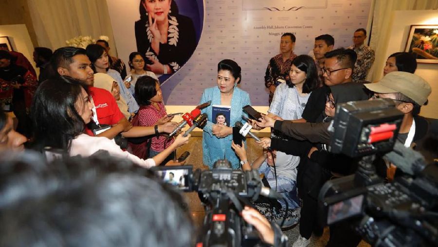 Istri Presiden RI ke-6 Susilo Bambang Yudhoyono (SBY), Ani Yudhoyono meninggal dunia pada Sabtu (1/6/2019) pukul 11:50 waktu Singapura.