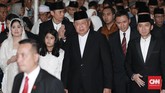 Keluarga SBY diwakili oleh putra bungsunya, Edi Baskoro Yudhoyono atau Ibas saat menyerahkan jenazah Ani Yudhoyono ke negara. (CNN Indonesia/Andry Novelino)