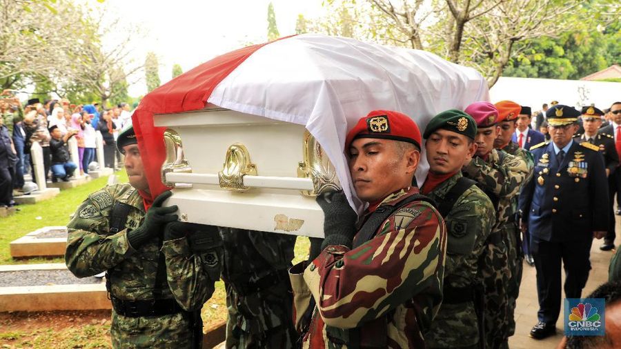 Sejumlah mantan Kepala Negara dan keluarganya hadir dalam pemakaman Ani Yudhoyono.