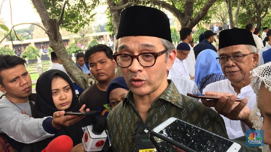 Para pelayat ikut dalam upacara pemakaman mendiang Ani Yudhoyono, di Taman Makam Pahlawan (TMP) Kalibata, Minggu (2/6/2019).