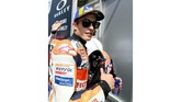 Marc Marquez merayakan pole MotoGP Italia 2019 di Sirkuit Mugello. Marquez tidak pernah menang di MotoGP Italia sejak 2014. (Claudio Giovannini/ANSA via AP)