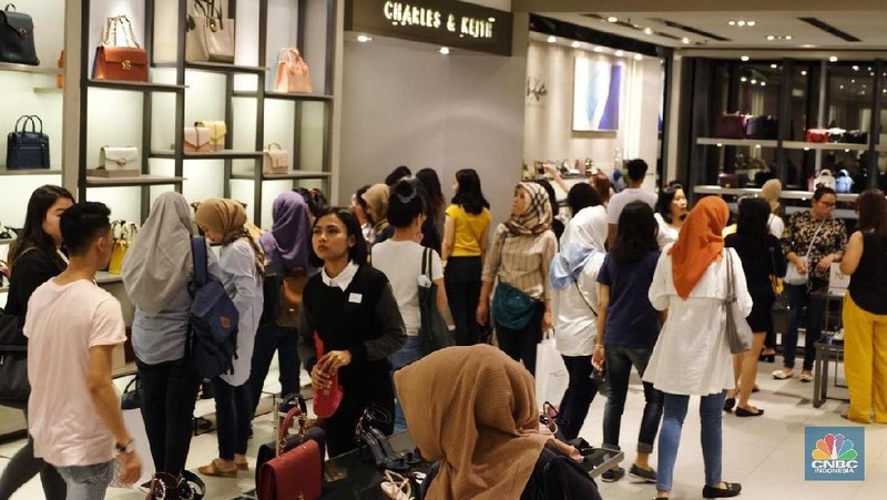 Grand Indonesia (GI) memberikan penawaran diskon sampai dengan 70% di lebih dari 200 tenant pada Midnight Sale ini.