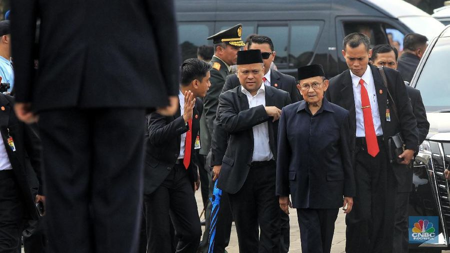 Sejumlah mantan Kepala Negara dan keluarganya hadir dalam pemakaman Ani Yudhoyono.