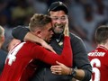 Henderson Menangis di Pelukan Ayah Usai Juara Liga Champions