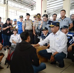 Penumpang Pesawat Anjlok, Menhub: Pada Pindah ke Tol