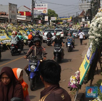 Banjirnya Karangan Bunga untuk Mendiang Ani Yudhoyono