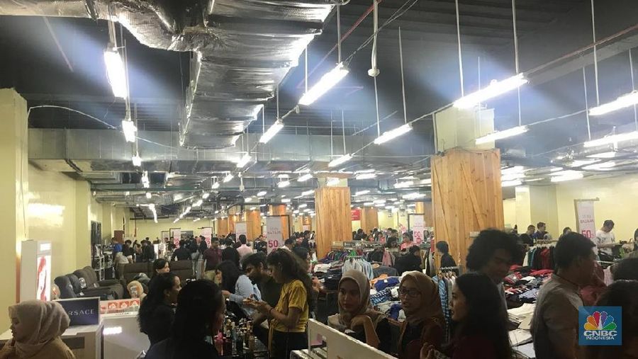Grand Indonesia (GI) memberikan penawaran diskon sampai dengan 70% di lebih dari 200 tenant pada Midnight Sale ini.
