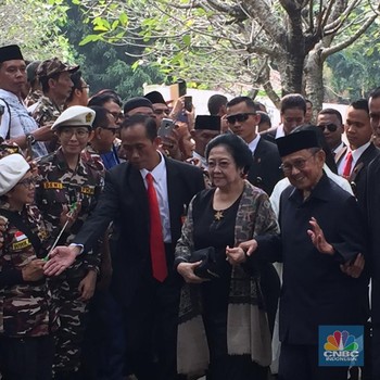 Khidmat, Ini Suasana Pemakaman Ani Yudhoyono di TMP Kalibata