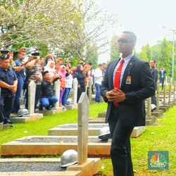 Jokowi Beri Penghormatan Terakhir untuk Ani Yudhoyono