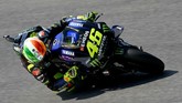 Pebalap Yamaha Valentino Rossi terpuruk di babak kualifikasi dan harus start dari posisi 18 pada MotoGP Italia 2019. (Claudio Giovannini/ANSA via AP)