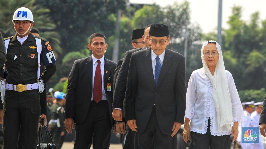 Sejumlah mantan Kepala Negara dan keluarganya hadir dalam pemakaman Ani Yudhoyono.