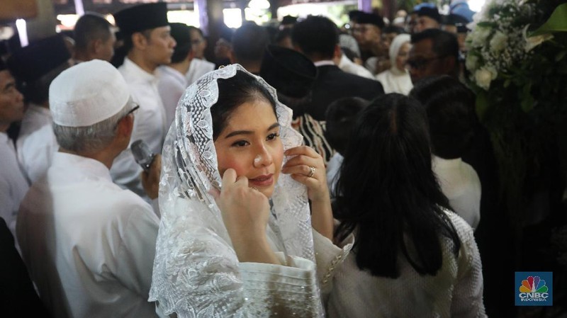 Pada pukul 15.00 WIB, akan digelar upacara pemakaman jenazah almarhumah Ibu Ani Yudhoyono di Kalibata.