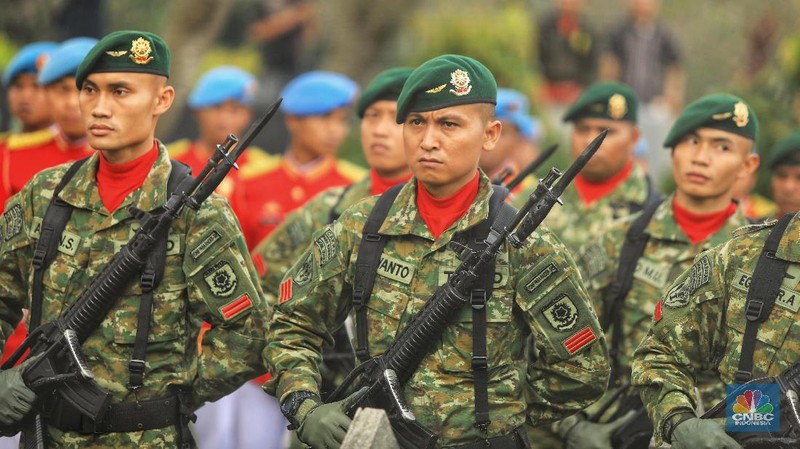 Sejumlah mantan Kepala Negara dan keluarganya hadir dalam pemakaman Ani Yudhoyono.