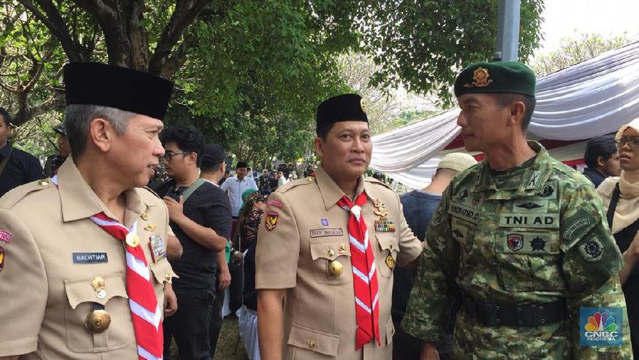 Para pelayat ikut dalam upacara pemakaman mendiang Ani Yudhoyono, di Taman Makam Pahlawan (TMP) Kalibata, Minggu (2/6/2019).