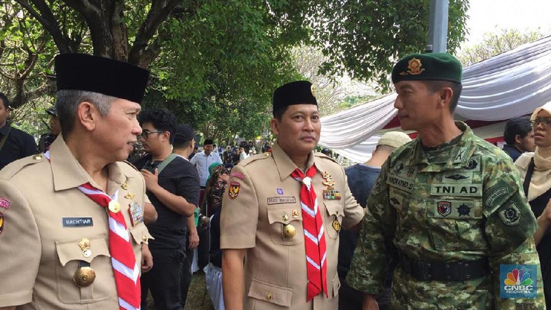 Para pelayat ikut dalam upacara pemakaman mendiang Ani Yudhoyono, di Taman Makam Pahlawan (TMP) Kalibata, Minggu (2/6/2019).
