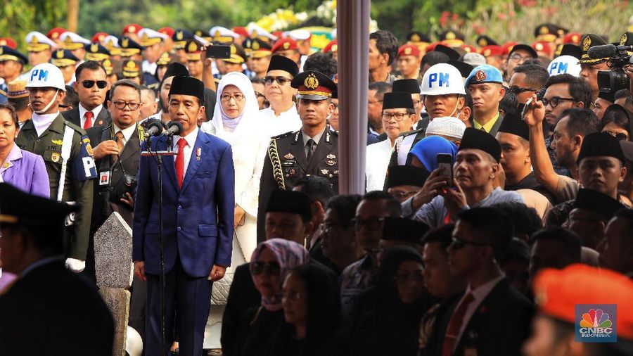 Presiden Joko Widodo (Jokowi) angkat bicara soal rencana pertemuan dengan Ketua Umum Partai Demokrat Susilo Bambang Yudhoyono (SBY).