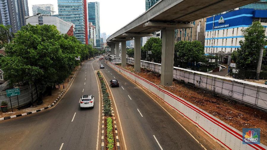 Kondisi lalu lintas ini terjadi karena sebagian warga Jakarta telah pulang ke kampung halaman untuk merayakan Idul Fitri.