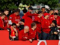 Klopp Hampir Jatuh dari Bus Liverpool