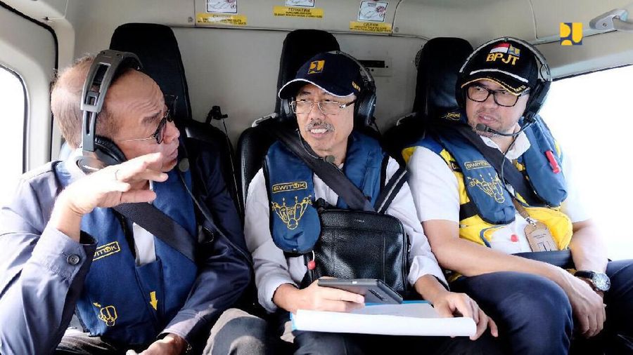 Tol Trans Sumatera yang dibuka secara fungsional mulai dari pukul 06.00 - 17.00 WIB sepanjang 189 km ini terlihat ramai lancar tanpa adanya antrean kendaraan.