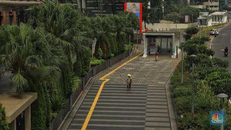 Kondisi lalu lintas ini terjadi karena sebagian warga Jakarta telah pulang ke kampung halaman untuk merayakan Idul Fitri.