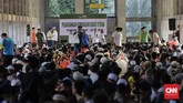 Pembayaran zakat di Istiqlal dibuka sejak tanggal 1 Ramadhan hingga Selasa pukul 22.00 WIB di masjid terbesar di Indonesia itu. (CNN Indonesia/Adhi Wicaksono)