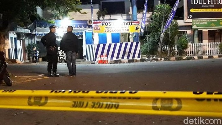 Terjadi ledakan di Polrestabes Medan. Ledakan tersebut diduga berasal dari bom bunuh diri.