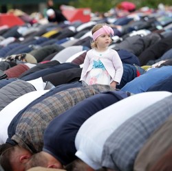 Kalau Ada Shalat Ied di Lapangan, Bakal Dibubarin Pak Anies?