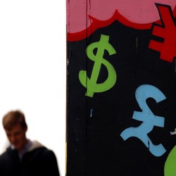 Intip Segudang Alasan China yang Mulai 'Buang Dolar'