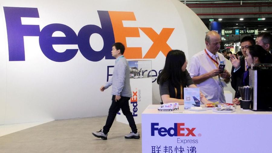 FedEx People visit a FedEx Express booth during the China International Import Expo (CIIE) at the National Exhibition and Convention Center in Shanghai, China November 7, 2018. Picture taken November 7, 2018. REUTERS/Stringer ATTENTION EDITORS - THIS IMAGE WAS PROVIDED BY A THIRD PARTY. CHINA OUT.