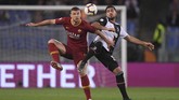 Penyerang AS Roma dikabarkan Football Italia menjadi kandidat pengganti Mauro Icardi di Inter Milan. Perwakilan I Nerazzurri diklaim sudah melakukan pembicaraan dengan pihak Roma. (REUTERS/Alberto Lingria)