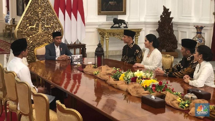 Politisi muda Agus Harimurti Yudhoyono (AHY) dan Edhie Baskoro Yudhoyono (Ibas) tampak mengunjungi Presiden Joko Widodo di Istana Merdeka, Rabu (5/6/2019) siang