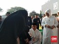 Gubernur Anies Ambil Duit dari Peci Bagikan THR