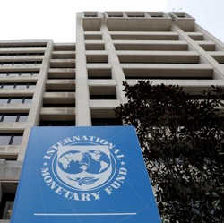 Ramalan IMF Indonesia Bangkit, tapi Bukan Tanpa Risiko!