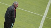 Jabatan Fernando Santos di kursi pelatih tak tergoyahkan usai berhasil membawa Portugal juara Piala Eropa 2016. (AP Photo/Luis Vieira)