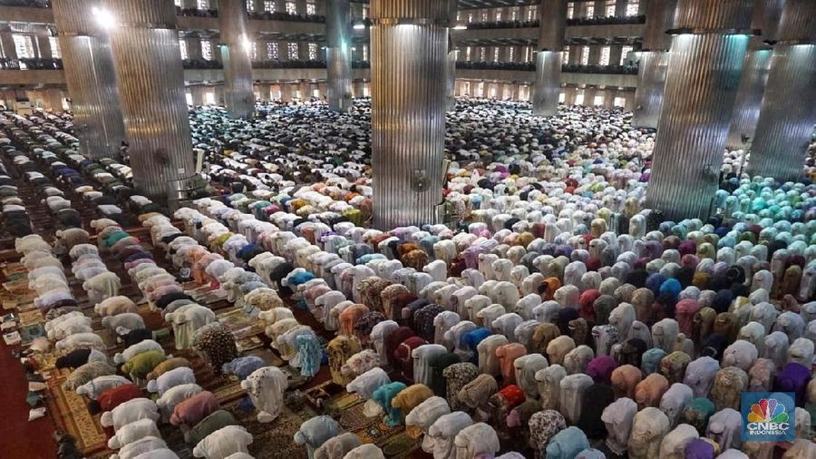 Presiden Joko Widodo (Jokowi) melaksanakan sholat Idul Fitri 1440 H di Masjid Istiqlal, Jakarta, Rabu (5/6/2019).