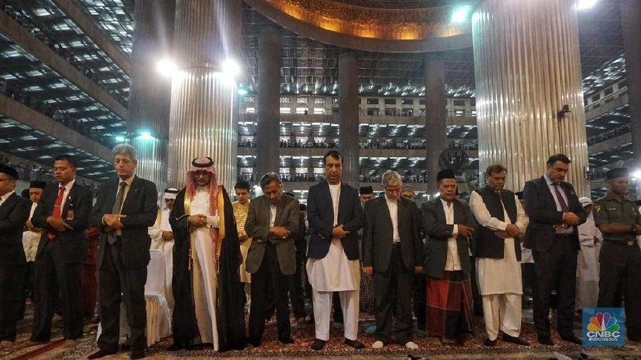 Presiden Joko Widodo (Jokowi) melaksanakan sholat Idul Fitri 1440 H di Masjid Istiqlal, Jakarta, Rabu (5/6/2019).