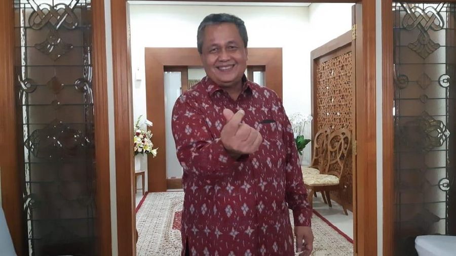 ulai dari Presiden Joko Widodo hingga pejabat negara juga melakukan tradisi silaturahmi open house di kediamannya masing-masing.