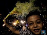 Meriahnya Kembang Api Warnai Malam Takbiran di Tanah Abang