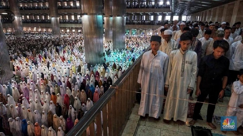 Presiden Joko Widodo (Jokowi) melaksanakan sholat Idul Fitri 1440 H di Masjid Istiqlal, Jakarta, Rabu (5/6/2019).