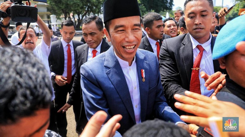 Presiden Joko Widodo (Jokowi) membuka kesempatan bagi masyarakat yang ingin bersilaturahmi dengannya dengan menggelar open house di Istana Negara, Rabu (5/6/19)