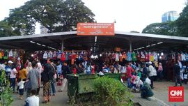 Pedagang Monas Mendulang Rezeki Lebaran 2019