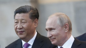 Putin Beri Kado Ulang Tahun Es Krim Raksasa untuk Xi Jinping