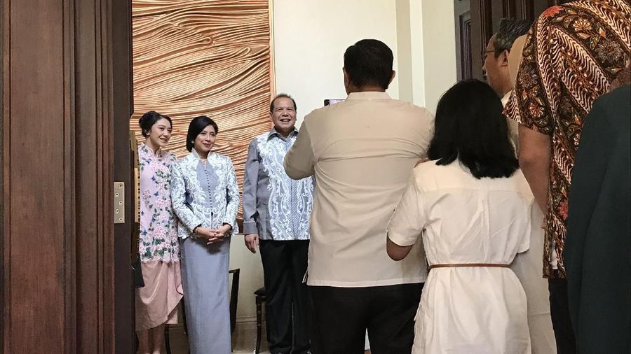 Founder dan Chairman CT Corp Chairul Tanjung (CT) hari ini, Kamis (6/6/2019), mengadakan open house di kediamannya, di Menteng, Jakarta Pusat.