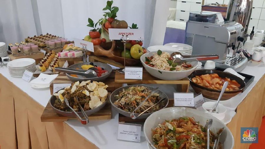 Merasa gemuk selama work from home karena tidak berhenti makan? Memang begitu yang dialami hampir seluruh penduduk bumi di masa pandemi corona