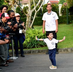 Netizen Gaduh Soal Gaya Jan Ethes, Kamu Tim Mana?