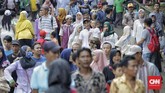 Harga tiket masuknya yang murah menjadi salah satu alasan warga mengajak keluarganya melancong ke kebun binatang yang diresmikan pada 22 Juni 1966 itu. (CNN Indonesia/Adhi Wicaksono)